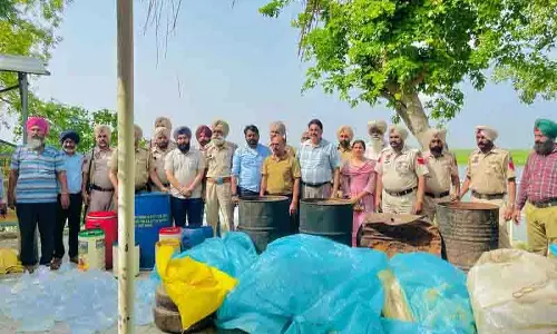 Amritsar: आबकारी विभाग ने लाहन और अवैध शराब जब्त की