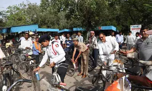 विश्व साइकिल दिवस के अवसर पर Chandigarh यातायात पुलिस ने सड़क सुरक्षा अभियान शुरू