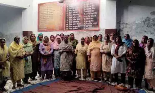 Amritsar: मिड-डे मील वर्कर्स यूनियन ने वेतन वृद्धि की मांग की Amritsar: मिड-डे मील वर्कर्स यूनियन ने वेतन वृद्धि की मांग की
