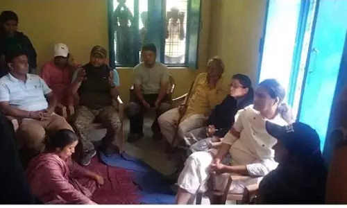 गुलदार से नाराज़ Villagers ने अफसरों को बंधक बनाया