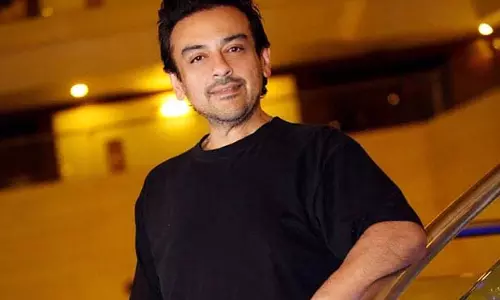 Adnan Sami ने खुलासा किया कि उन्हें अपनी मां के अंतिम संस्कार में शामिल होने के लिए पाकिस्तान ने वीजा देने से इनकार कर दिया था Adnan Sami ने खुलासा किया कि उन्हें अपनी मां के अंतिम संस्कार में शामिल होने के लिए पाकिस्तान ने वीजा देने से इनकार कर दिया था