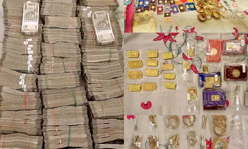 BIG BREAKING: CBI ने दिल्ली में IRS अधिकारी के घर मारा छापा, भारी मात्रा में सोना-चांदी जब्त