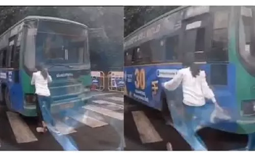 BMTC बस चालक ने महिला को कुचलने की कोशिश की, वायरल वीडियो BMTC बस चालक ने महिला को कुचलने की कोशिश की, वायरल वीडियो