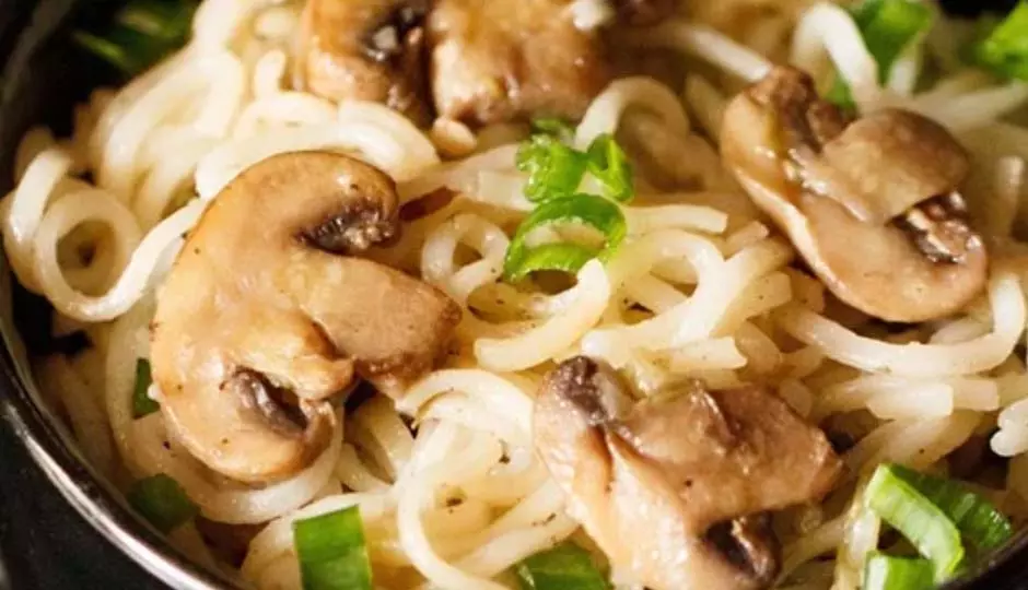 Mushroom Noodles: बच्चों के लिए बना सकते हैं ये हेल्दी डिश Mushroom Noodles: बच्चों के लिए बना सकते हैं ये हेल्दी डिश