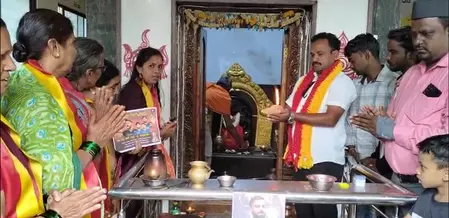 आईपीएल 2025: इस बार फैंस को आरसीबी से खिताबी जीत की उम्मीद, मंदिर में चल रही विशेष पूजा आईपीएल 2025: इस बार फैंस को आरसीबी से खिताबी जीत की उम्मीद, मंदिर में चल रही विशेष पूजा