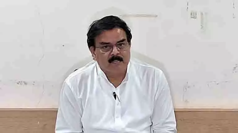 मंत्री नादेंदला ने पूर्व CM जगन के तेनाली दौरे के इरादे पर सवाल उठाए मंत्री नादेंदला ने पूर्व CM जगन के तेनाली दौरे के इरादे पर सवाल उठाए