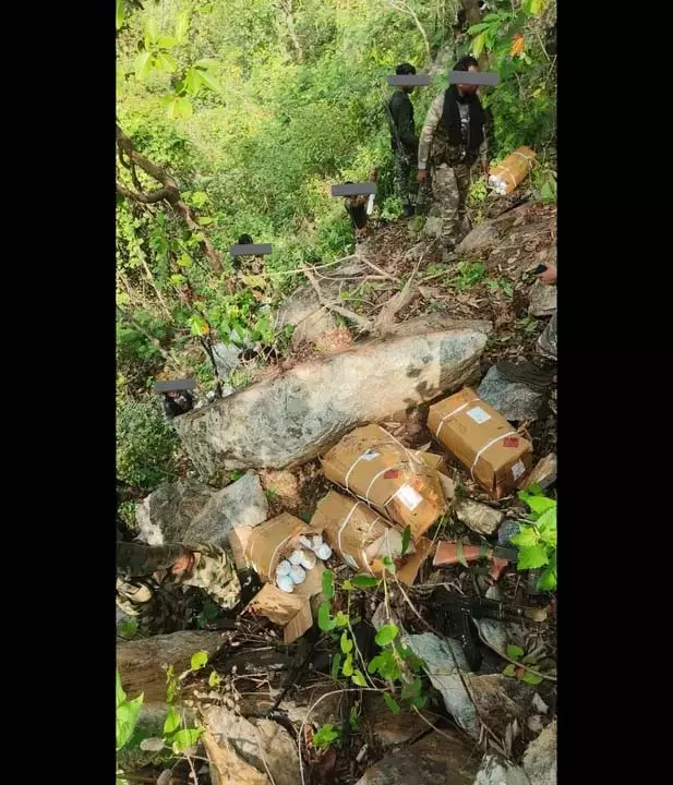 Odisha : माओवादियों द्वारा लूटे गए विस्फोटक झारखंड के सारंडा जंगल से बरामद Odisha : माओवादियों द्वारा लूटे गए विस्फोटक झारखंड के सारंडा जंगल से बरामद