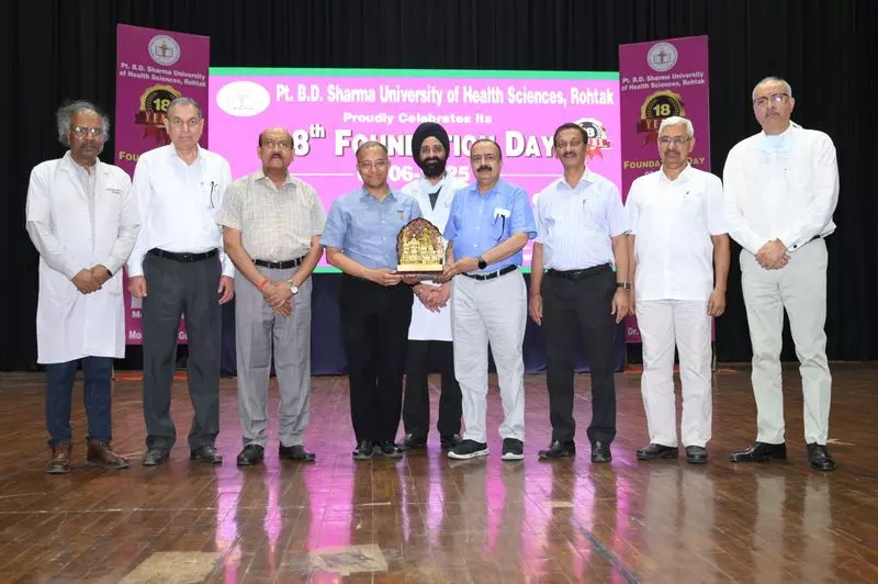 स्वास्थ्य University के 18वें स्थापना दिवस पर मरीजों के लिए ध्यान कक्ष खोला गया स्वास्थ्य University के 18वें स्थापना दिवस पर मरीजों के लिए ध्यान कक्ष खोला गया