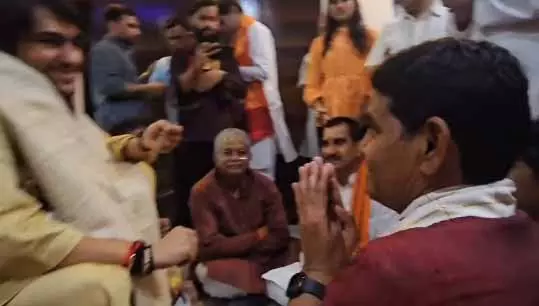 धीरेन्द्र शास्त्री ने मंत्री टंकराम वर्मा की तारीफ की, भजन सुना धीरेन्द्र शास्त्री ने मंत्री टंकराम वर्मा की तारीफ की, भजन सुना