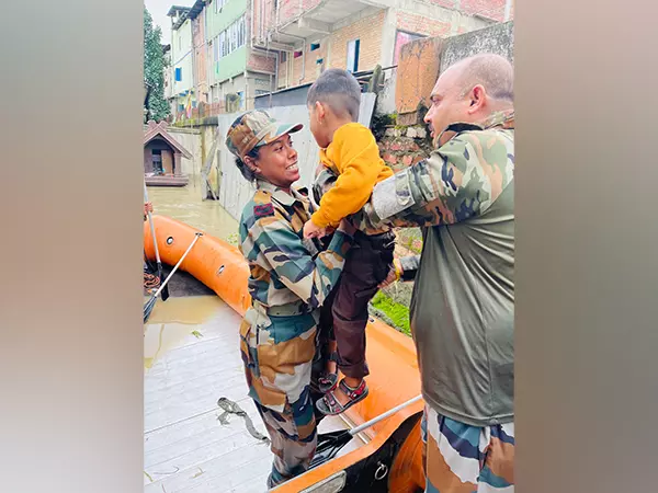 Assam Rifles ने ऑपरेशन जलराहत-II के तीसरे दिन बाढ़ राहत कार्य जारी रखा Assam Rifles ने ऑपरेशन जलराहत-II के तीसरे दिन बाढ़ राहत कार्य जारी रखा