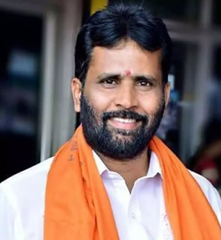 सांप्रदायिक नेताओं पर निगरानी: पुत्तिला सहित 36 लोगों को निर्वासित करने की कार्रवाई की गई सांप्रदायिक नेताओं पर निगरानी: पुत्तिला सहित 36 लोगों को निर्वासित करने की कार्रवाई की गई