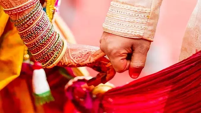 Karnataka : चोरों ने शादी हॉल से 25 लाख का सोना चुराया Karnataka : चोरों ने शादी हॉल से 25 लाख का सोना चुराया