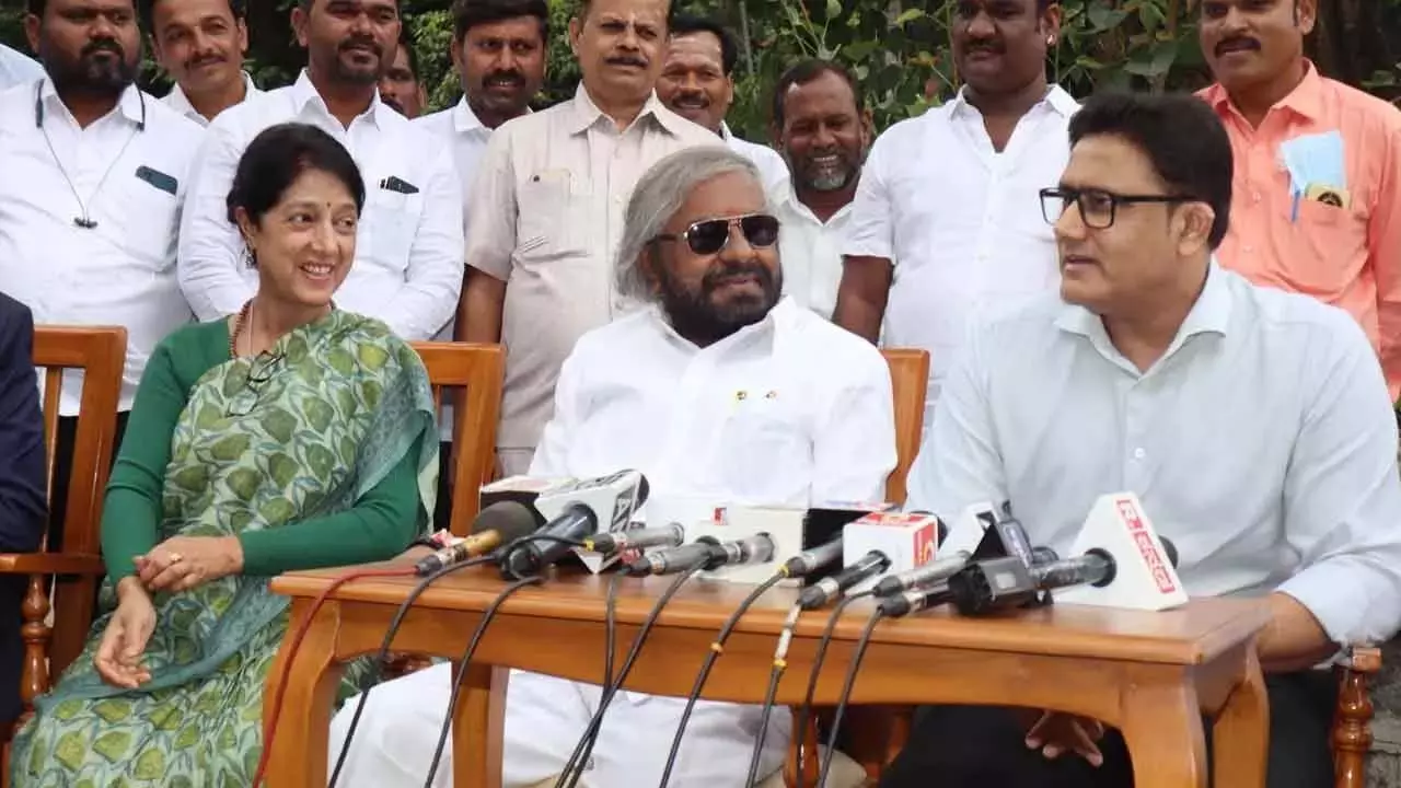 Karnataka: अनिल कुंबले-ईश्वर खंड्रे की मुलाकात Karnataka: अनिल कुंबले-ईश्वर खंड्रे की मुलाकात