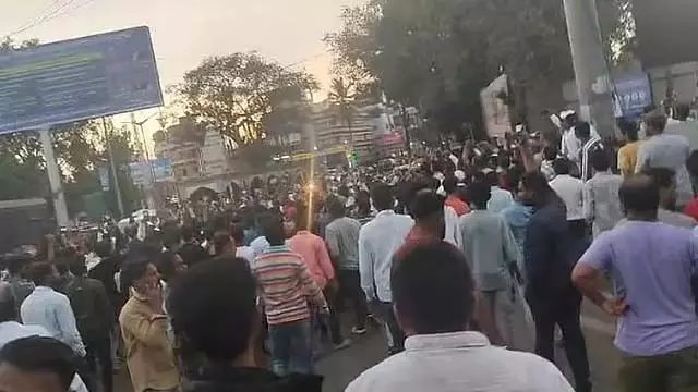 मस्जिद से कुरान चोरी कर जलाने का मामला: बेलगाम DC ऑफिस के सामने फिर हुआ विरोध प्रदर्शन मस्जिद से कुरान चोरी कर जलाने का मामला: बेलगाम DC ऑफिस के सामने फिर हुआ विरोध प्रदर्शन
