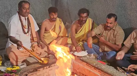 आईपीएल 2025: रात 12 बजे ट्रॉफी के साथ सेलिब्रेट करना चाहते हैं आरसीबी फैंस, मंदिरों में कर रहे हवन आईपीएल 2025: रात 12 बजे ट्रॉफी के साथ सेलिब्रेट करना चाहते हैं आरसीबी फैंस, मंदिरों में कर रहे हवन