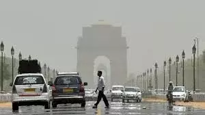 New Delhi: दिल्लीवासियों को गर्मी से दो दिन की राहत, फिर बढ़ेगा पारा New Delhi: दिल्लीवासियों को गर्मी से दो दिन की राहत, फिर बढ़ेगा पारा