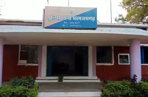 SDM कोर्ट में पेश करने ले जा रहे थे, आरोपी फरार SDM कोर्ट में पेश करने ले जा रहे थे, आरोपी फरार