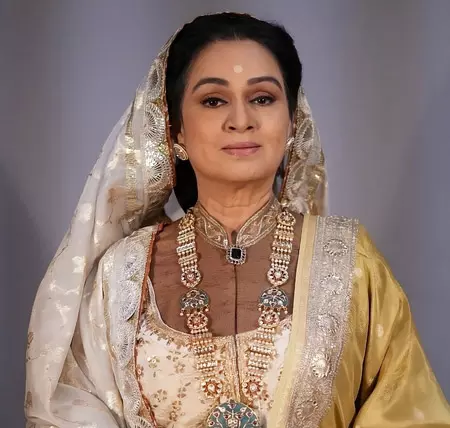 सम्राट पृथ्वीराज चौहान : ‘राजमाता’ की भूमिका के लिए पद्मिनी ने की खूब मेहनत, सुनाया मजेदार किस्सा सम्राट पृथ्वीराज चौहान : ‘राजमाता’ की भूमिका के लिए पद्मिनी ने की खूब मेहनत, सुनाया मजेदार किस्सा