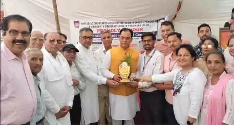 स्वच्छता अभियान सोसायटी Phagwara ने 12वीं कक्षा के मेधावी विद्यार्थियों को सम्मानित किया स्वच्छता अभियान सोसायटी Phagwara ने 12वीं कक्षा के मेधावी विद्यार्थियों को सम्मानित किया