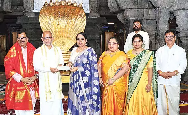 Andhra : जस्टिस दुप्पाला वेंकटरमण की बेटी ने 10 लाख का दान दिया Andhra : जस्टिस दुप्पाला वेंकटरमण की बेटी ने 10 लाख का दान दिया