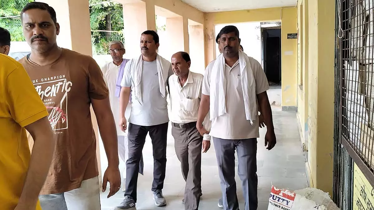 MP : जनपद पंचायत अधिकारी को RTI सूचना के लिए 4 हजार रिश्वत लेते रंगे हाथ पकड़ा गया MP : जनपद पंचायत अधिकारी को RTI सूचना के लिए 4 हजार रिश्वत लेते रंगे हाथ पकड़ा गया