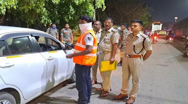 Odisha: बस और ट्रक मालिक संघों ने पुलिस को वाहन जांच का अधिकार देने के प्रस्ताव का विरोध किया Odisha: बस और ट्रक मालिक संघों ने पुलिस को वाहन जांच का अधिकार देने के प्रस्ताव का विरोध किया