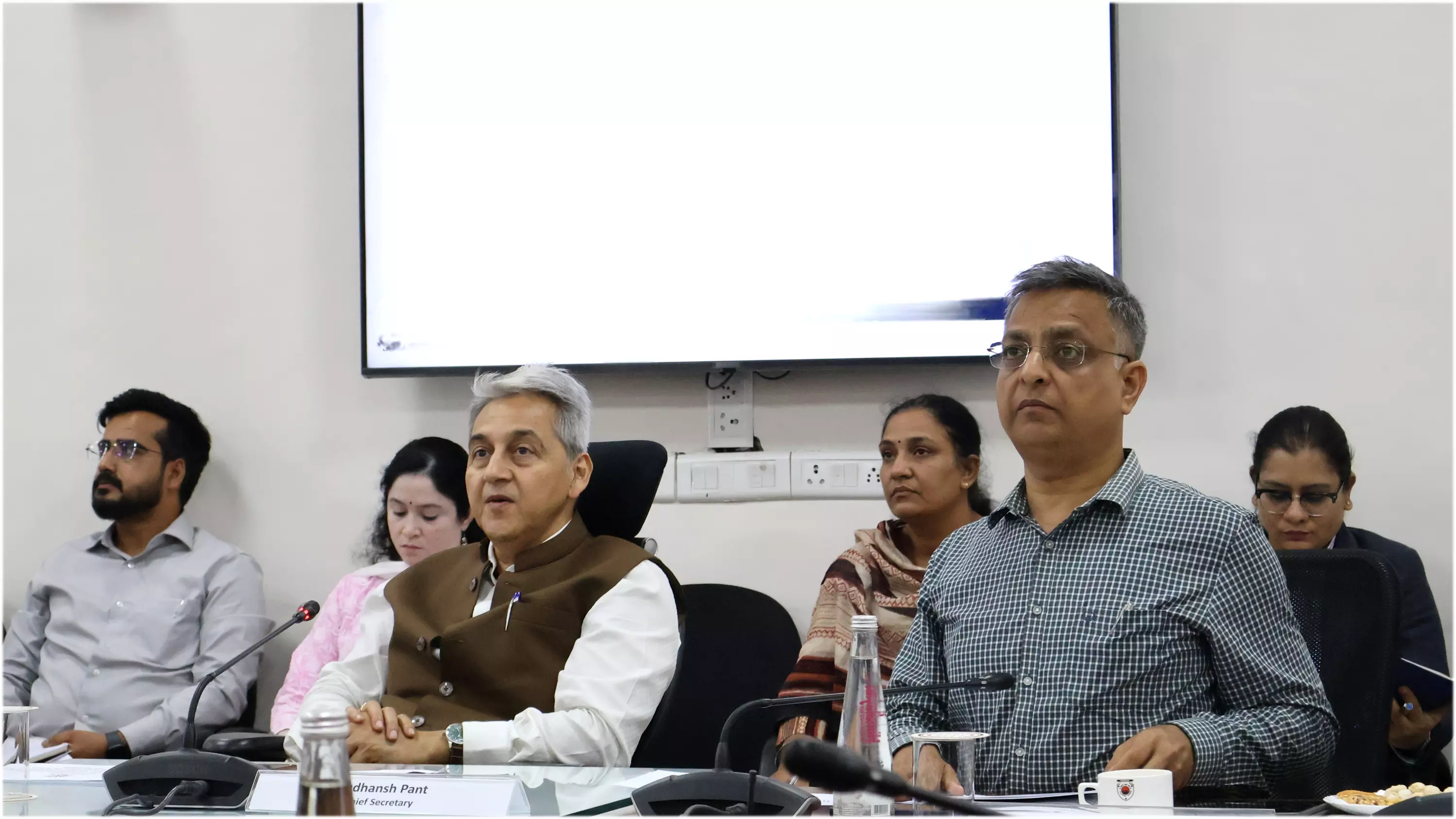 Jaipur: मुख्य सचिव ने की ‘राइजिंग राजस्थान 2024 के दौरान एमओयू क्रियान्वयन की समीक्षा बैठक Jaipur: मुख्य सचिव ने की ‘राइजिंग राजस्थान 2024 के दौरान एमओयू क्रियान्वयन की समीक्षा बैठक