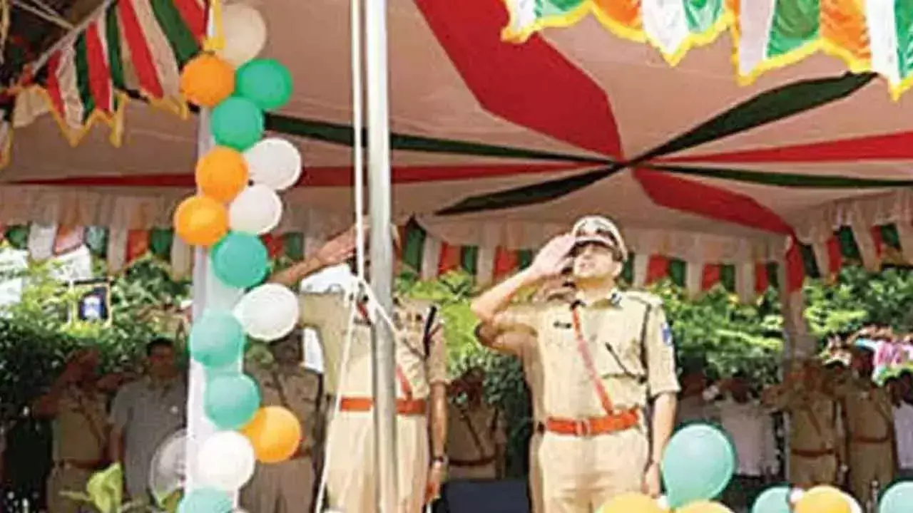 Telangana: साइबराबाद कमिश्नरेट ने 2 जून का जश्न धूमधाम से मनाया Telangana: साइबराबाद कमिश्नरेट ने 2 जून का जश्न धूमधाम से मनाया