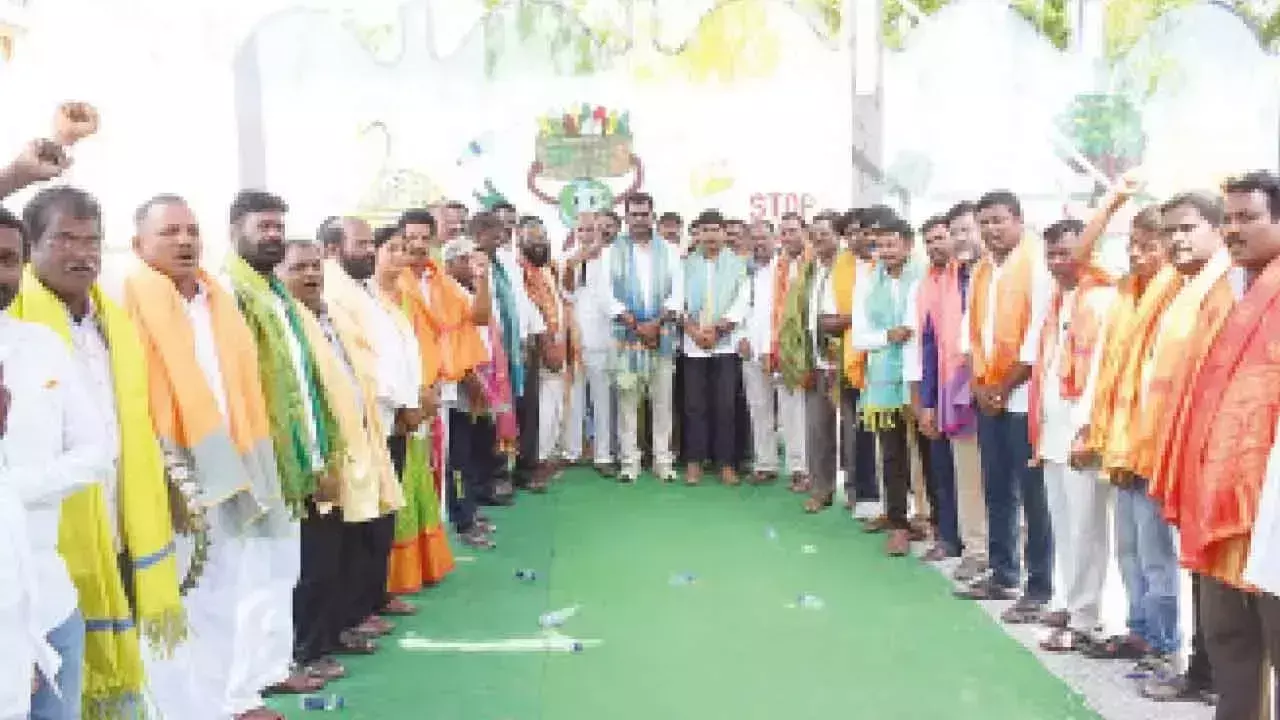 Telangana: थुडी ने टीजी कार्यकर्ताओं को सम्मानित किया Telangana: थुडी ने टीजी कार्यकर्ताओं को सम्मानित किया