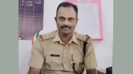 Kerala: पुलिस हिरासत में लिया गया आरोपी फंदे से लटका मिला; सीआई निलंबित Kerala: पुलिस हिरासत में लिया गया आरोपी फंदे से लटका मिला; सीआई निलंबित
