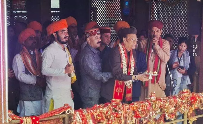 Jammu: डॉ. कर्ण सिंह ने श्रद्धालुओं और पर्यटकों से कश्मीर लौटने का आग्रह किया Jammu: डॉ. कर्ण सिंह ने श्रद्धालुओं और पर्यटकों से कश्मीर लौटने का आग्रह किया