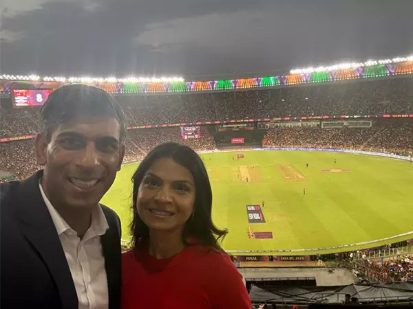 ऋषि सुनक ने आईपीएल 2025 के फाइनल में पीबीकेएस के खिलाफ आरसीबी का किया उत्साहवर्धन ऋषि सुनक ने आईपीएल 2025 के फाइनल में पीबीकेएस के खिलाफ आरसीबी का किया उत्साहवर्धन