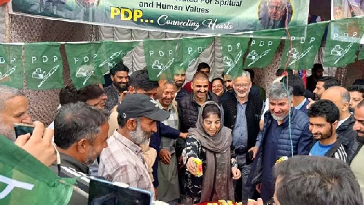 हिंदुओं के बिना अधूरा कश्मीर : क्षीर भवानी मेले में पहुंचीं Mehbooba , की वापसी की अपील हिंदुओं के बिना अधूरा कश्मीर : क्षीर भवानी मेले में पहुंचीं Mehbooba , की वापसी की अपील