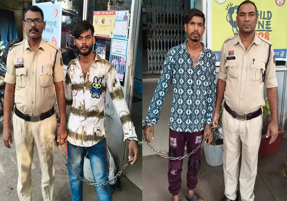 पुरानी बस्ती में चाकू के साथ 2 बदमाश गिरफ्तार पुरानी बस्ती में चाकू के साथ 2 बदमाश गिरफ्तार
