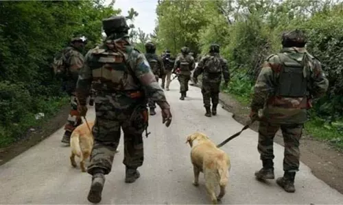 Jammu-Kashmir: 3 संदिग्धों की मौजूदगी से मचा हड़कंप, सुरक्षाबलों ने चलाया तलाशी अभियान