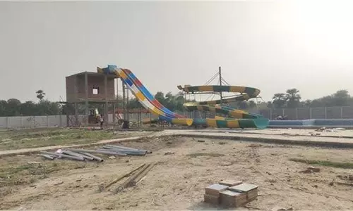 UP News: निर्माणाधीन वॉटर पार्क की दीवार अचानक गिरी, मलबे में दबकर मासूम की मौत UP News: निर्माणाधीन वॉटर पार्क की दीवार अचानक गिरी, मलबे में दबकर मासूम की मौत