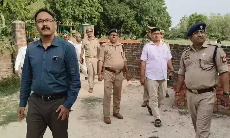 Sant Kabir Nagar: शांति व्यवस्था हेतु मुसहरा गांव में डीएम व एसपी की अगुवाई में बैठक आयोजित Sant Kabir Nagar: शांति व्यवस्था हेतु मुसहरा गांव में डीएम व एसपी की अगुवाई में बैठक आयोजित