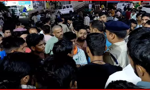 गैंगवार: फायरिंग में एक की मौत, एक गंभीर रूप से घायल गैंगवार: फायरिंग में एक की मौत, एक गंभीर रूप से घायल