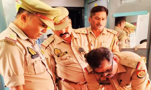 Jaunpur: काशी एक्सप्रेस में बम की अफवाह, पुलिस ने की सघन चेकिंग