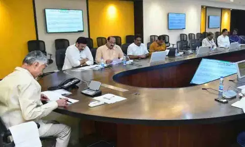 CM नायडू ने भूमि संबंधी मुद्दों को सुलझाने के लिए कोलेरू झील के संरक्षण का आह्वान किया CM नायडू ने भूमि संबंधी मुद्दों को सुलझाने के लिए कोलेरू झील के संरक्षण का आह्वान किया