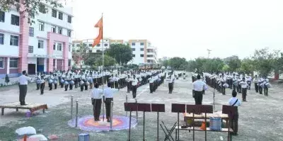 Ballia: चितबड़ागांव में पथ संचलन के माध्यम से दिखी एकता Ballia: चितबड़ागांव में पथ संचलन के माध्यम से दिखी एकता