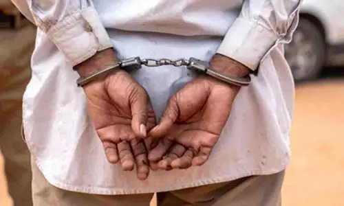 Karnataka: मस्जिद परिसर में छह साल की बच्ची से बलात्कार, आरोपी गिरफ्तार Karnataka: मस्जिद परिसर में छह साल की बच्ची से बलात्कार, आरोपी गिरफ्तार