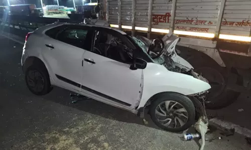 हाईवे पर कार और ट्रक की टक्कर, एक की मौत