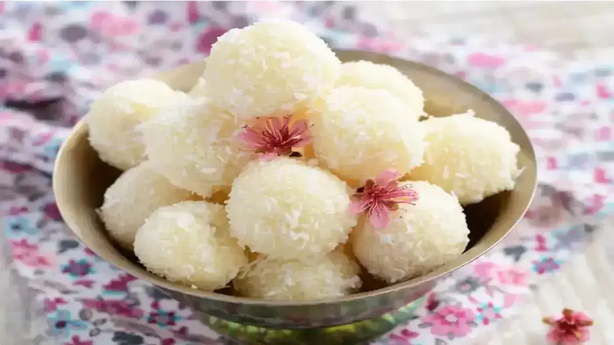 घर पर बनाएं सिर्फ 3 चीजों से टेस्टी Coconut laddu घर पर बनाएं सिर्फ 3 चीजों से टेस्टी Coconut laddu