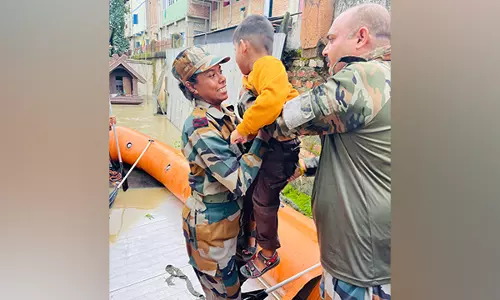 Assam Rifles ने ऑपरेशन जलराहत-II के तीसरे दिन बाढ़ राहत कार्य जारी रखा