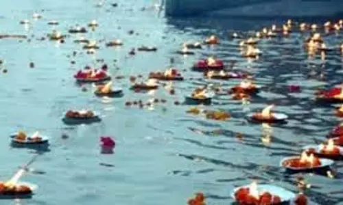 Ganga Dussehra: गंगा दशहरा के खास अवसर पर अपनों को ऐसे दें बधाई