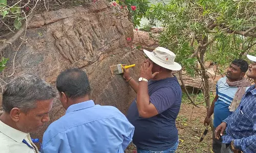 Badami : पहाड़ी की दीवार पर पार्श्वनाथ की मूर्ति मिली