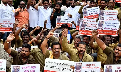 ऑटो चालकों ने बिहार की महिला की बहादुरी की निंदा की: उसकी सुरक्षा के लिए कानून बनाने की मांग की ऑटो चालकों ने बिहार की महिला की बहादुरी की निंदा की: उसकी सुरक्षा के लिए कानून बनाने की मांग की