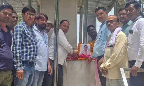 Bareilly: प्रांतीय कोषाध्यक्ष को शिक्षामित्रों ने नम आंखों से दी श्रद्धांजलि