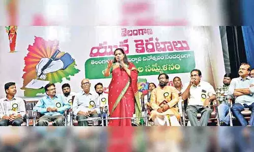 कवियों और लेखकों को सरकारों की कमियों पर बोलना चाहिए: Kavita कवियों और लेखकों को सरकारों की कमियों पर बोलना चाहिए: Kavita